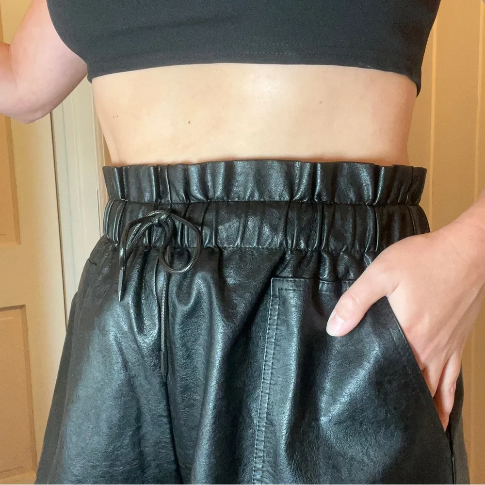 Oversized High Waist Loose Fit Faux Leather Shorts Size 10 - Picture 11 of 17